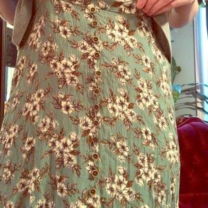 Mid length earthbound skirt. Button up.